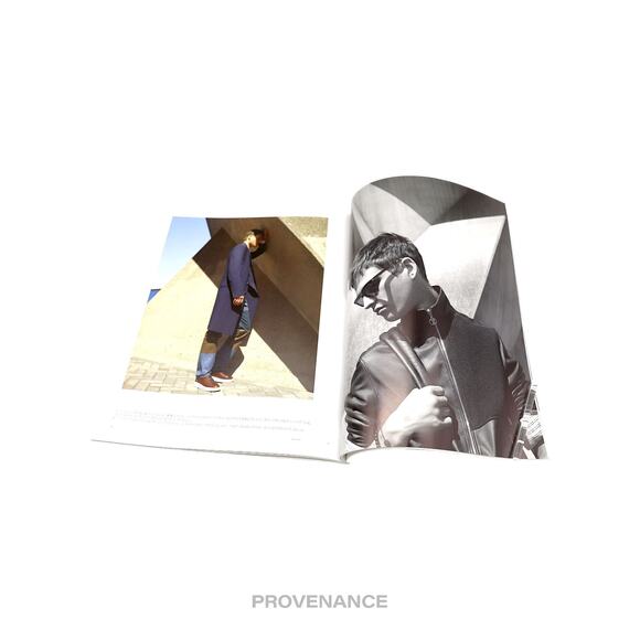 🔴 Louis Vuitton - The Book #7 - Picture 8 of 9